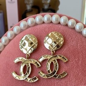 High quality beautiful gold Chanel earring